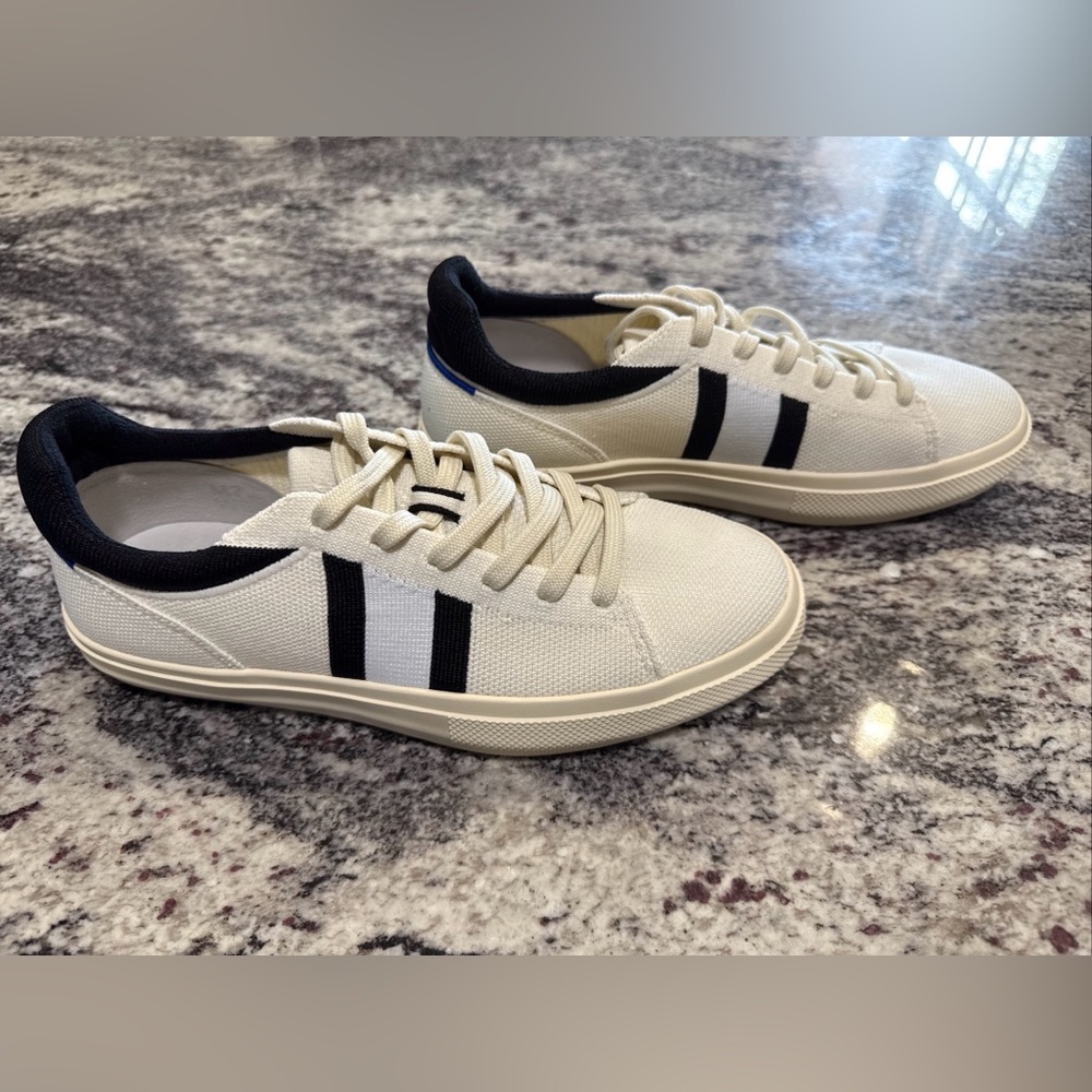 NEW WITH BOX - ROTHY'S The RS02 Sneakers Women's Size 9 Jet 119-008